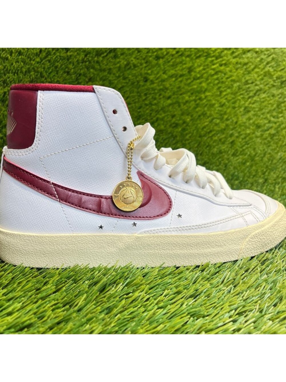 Nike‎ Blazer Mid '77 SE Sisterhood Womens Size 8.5 White Athletic Shoes Sneakers
